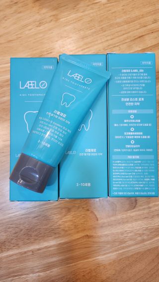 치과에서 쓰는 치약 _ 라벨제로 저불소 꼬마, 키즈, 유아, 베이비, 주니어 안전한 어린이치약 — 3점을 준 리뷰어가 2023년 1월 올린 사용 사진