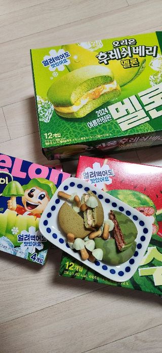 2024 오리온 여름한정판 초코파이 수박 / 후레쉬베리 멜론 / 멜론송이 — 5점을 준 리뷰어가 2024년 8월 올린 사용 사진