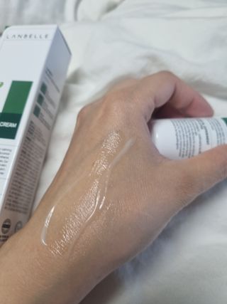 랑벨 랑바이오 블랙 시카 크림 50ml(블랙비 프로폴리스, 시카 4종, 판테놀 10 함유) — 5점을 준 리뷰어가 2022년 6월 올린 사용 사진