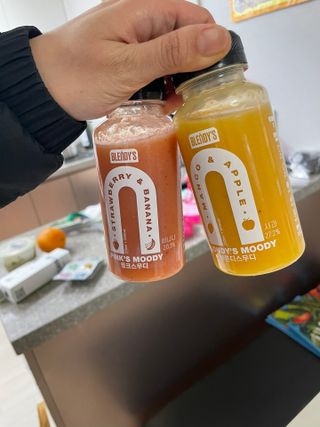BLENDY'S 핑크 스무디+블론디 스무디 — 3점을 준 리뷰어가 2022년 4월 올린 사용 사진