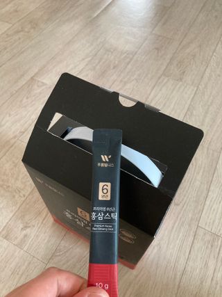 [푸름웰니스] 프리미엄 6년근 홍삼스틱 3mg x 100포 — 5점을 준 리뷰어가 2022년 4월 올린 사용 사진