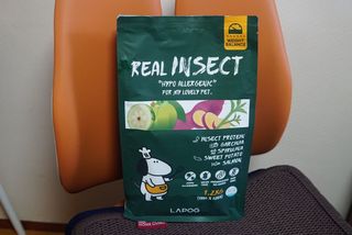 [푸디웜] 라포그  리얼인섹트 웨이트밸런스 저알러지 강아지 사료  1.2KG — 5점을 준 리뷰어가 2022년 7월 올린 사용 사진
