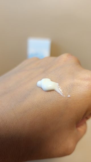 [스킨1004] 마다가스카르 센텔라 히알루-시카 워터핏 선세럼 50ml — 5점을 준 리뷰어가 2024년 5월 올린 사용 사진