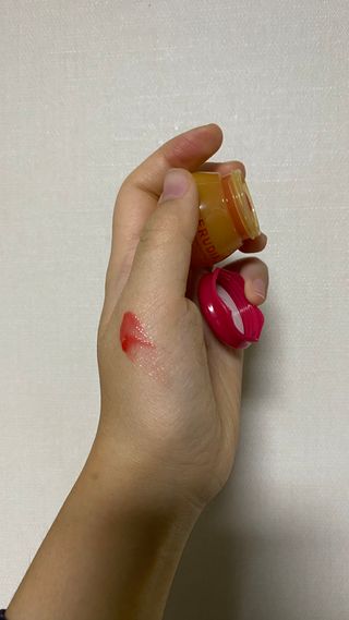 [후르디아] 올리브영 꿀과즙 립밤 2종 (블루베리/석류) — 5점을 준 리뷰어가 2022년 12월 올린 사용 사진