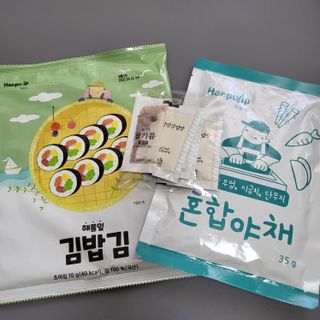 해풀잎 누구나 김밥*2ea [(혼합야채 35g *2ea,  김밥김 (10g, 2ea),  양념간장 (6g, 10ea), 참기름(5g, 4ea)] — 5점을 준 리뷰어가 2022년 7월 올린 사용 사진