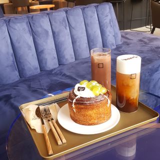 아방갤러리카페 용산아이파크몰점 [아방갤러리카페] 음료 택 2 +  베이커리 5종 중 택 1 — 5점을 준 리뷰어가 2021년 3월 올린 사용 사진
