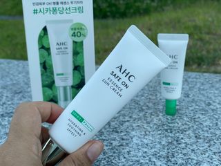[AHC] 세이프온 에센스 선크림 올리브영 스페셜 증정 기획세트 — 5점을 준 리뷰어가 2022년 6월 올린 사용 사진