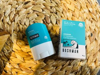 부쉬맨 워터프루프 서핑 선스틱 16g SPF50+ PA++++ — 5점을 준 리뷰어가 2023년 4월 올린 사용 사진