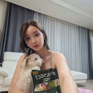 [푸디웜] 라포그  리얼인섹트 웨이트밸런스 저알러지 강아지 사료  1.2KG — 5점을 준 리뷰어가 2022년 7월 올린 사용 사진