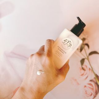 줄라이 모닝 _ JULY MORNING 줄라이모닝 하이드레이팅 퍼퓸드 바디앤핸드 에멀젼 — 4점을 준 리뷰어가 2021년 10월 올린 사용 사진