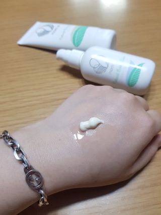 mom e 맘이 내추럴 베이비 케어 크림+바디오일 — 5점을 준 리뷰어가 2021년 1월 올린 사용 사진