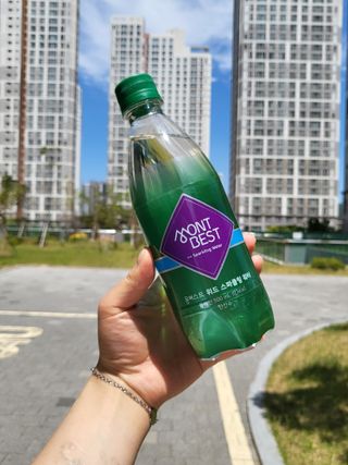 몽베스트 Montbest with Sparkling water Plain 20병 — 5점을 준 리뷰어가 2022년 6월 올린 사용 사진