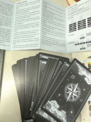 워터멜론컴퍼니 배우지 않고서도 할 수 있는 세상에 없던 셀프 타로카드 / 타로메이트 — 3점을 준 리뷰어가 2022년 12월 올린 사용 사진