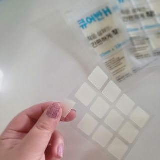 [큐어반H 커팅] 간편하게 떼서 쓰는 자외선차단 습윤밴드 (1팩/30매입) — 5점을 준 리뷰어가 2022년 11월 올린 사용 사진