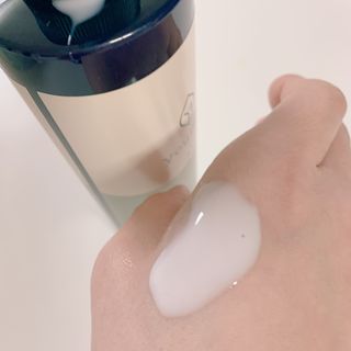 유메이 웰니스 샴푸 + 유메이 스칼프 브러쉬 — 3.5점을 준 리뷰어가 2022년 2월 올린 사용 사진