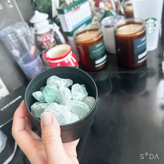 [코코도르] 스톤 에센셜 디퓨저 세트 (틴케이스+스톤+에센셜오일 20ml*2ea) — 4점을 준 리뷰어가 2024년 8월 올린 사용 사진