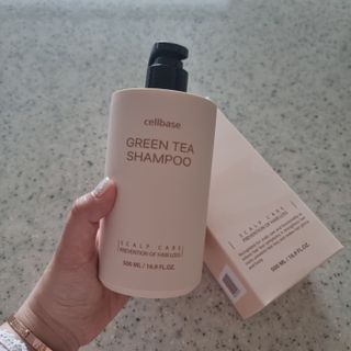 프리마인 더이상 뻣뻣하고 효과없는 탈모샴푸는 NO. 근본부터 케어하는 셀베이스 그린티샴푸(500ml) — 5점을 준 리뷰어가 2023년 4월 올린 사용 사진