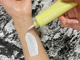 아이레시피 마일드시카 브라이트닝 업 선스크린 SPF50+ PA++++ — 5점을 준 리뷰어가 2023년 6월 올린 사용 사진