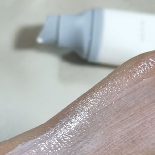 [스킨1004] 마다가스카르 센텔라 히알루-시카 워터핏 선세럼 50ml — 5점을 준 리뷰어가 2024년 5월 올린 사용 사진