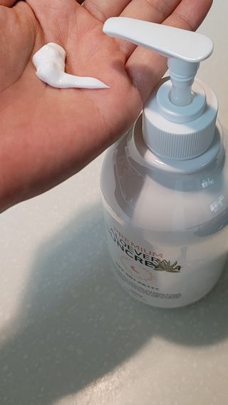 [닥터문] 프리미엄 알로에베라 선크림 500ml — 4.5점을 준 리뷰어가 2022년 6월 올린 사용 사진