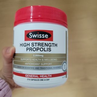 Swisse 스위스 고함량 프로폴리스 2,000mg 210정 — 5점을 준 리뷰어가 2021년 1월 올린 사용 사진