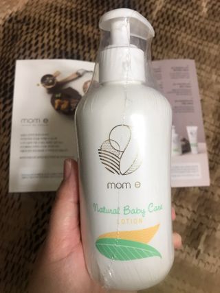 mom e 맘이 내추럴 베이비 케어 샴푸앤바스+로션 — 5점을 준 리뷰어가 2021년 1월 올린 사용 사진