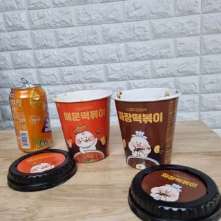 유비쿡 컵떡볶이 매운컵떡볶이2개/ 짜장컵떡볶이 2개  총 4개세트 — 5점을 준 리뷰어가 2021년 6월 올린 사용 사진