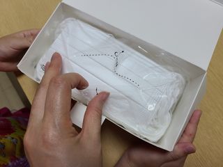 JHWORLD 스누피 마스크 정품 스누피 KF-AD 국내 비말차단 아동용 성인용 일회용 덴탈마스크 50매 — 5점을 준 리뷰어가 2021년 6월 올린 사용 사진