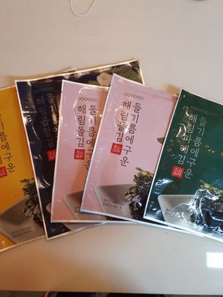 [해림맛김] 들기름에 구운 바삭바삭 김 4종 세트 + 1종 랜덤발송 총5개입 — 5점을 준 리뷰어가 2021년 2월 올린 사용 사진