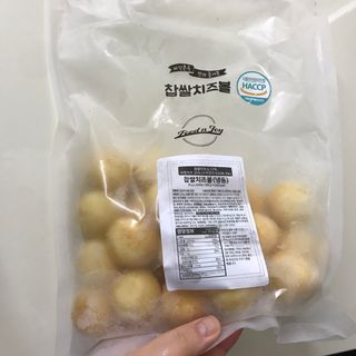 Dog&Ball 독앤볼 [Dog&Ball] 미니찹쌀볼도그 찹쌀치즈볼 — 4.5점을 준 리뷰어가 2021년 9월 올린 사용 사진