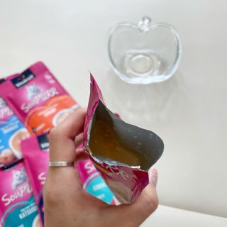 비타크래프트 고양이 수프 50g 3가지맛 x4팩씩 총 12팩 — 4.5점을 준 리뷰어가 2021년 8월 올린 사용 사진