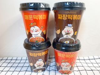 유비쿡 컵떡볶이 매운컵떡볶이2개/ 짜장컵떡볶이 2개  총 4개세트 — 5점을 준 리뷰어가 2021년 3월 올린 사용 사진