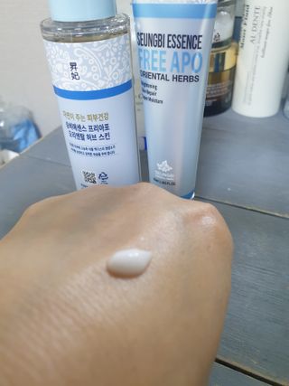 조아산코스메틱 승비 에센스 프리아포 오리엔탈 허브 크림 + 승비 에센스 프리아포 오리엔탈 허브 스킨 SET — 5점을 준 리뷰어가 2021년 11월 올린 사용 사진