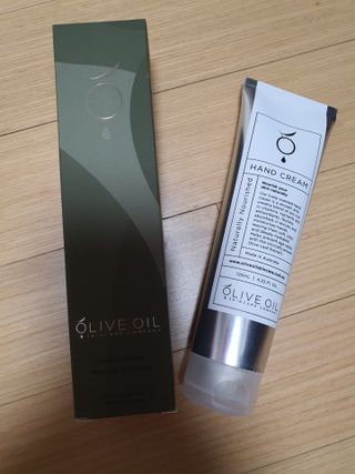 올리브 오일 스킨케어 컴퍼니 [OOSC] 보송보송한 내추럴리 너리시드 핸드크림 125ml — 4점을 준 리뷰어가 2021년 4월 올린 사용 사진
