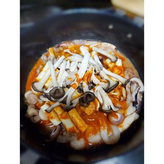 화끈한녀석들 새오똥400g 새우,오징어,똥집 볶음요리 소스,밀떡, 참기름 포함 — 4점을 준 리뷰어가 2022년 12월 올린 사용 사진