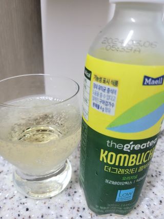 더그레잇티 콤부차 [매일유업] 더그레잇티 44kcal 콤부차 300ml *12개입 (오리지널 6개+베리리치 6개) — 5점을 준 리뷰어가 2023년 7월 올린 사용 사진