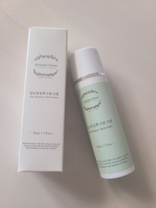 술람미네이처 자연주의 화장품ㅣ속보습 충전 + 민감/트러블 피부 진정 - 알로에 듬뿍 수분 크림 50ml — 4점을 준 리뷰어가 2022년 6월 올린 사용 사진