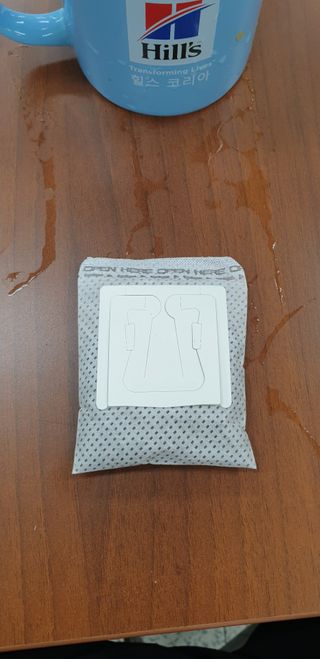 도이퉁 드립백 커피 60g 다크로스트 미디움로스트 — 4점을 준 리뷰어가 2021년 2월 올린 사용 사진