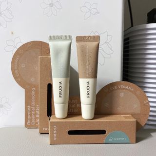 [후르디아] 올리브영 착한보습 비건 립버터 2종 — 3점을 준 리뷰어가 2022년 11월 올린 사용 사진