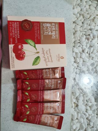 자연에온 가득담은 몽모랑시 타트체리 콜라겐 젤리스틱 — 4점을 준 리뷰어가 2021년 1월 올린 사용 사진
