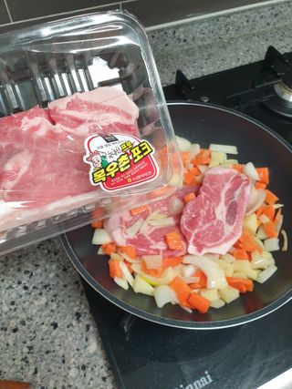 [중소기업유통센터 X 우수소상공인] 더자농 국내산 삼겹살 패키지 삼겹살 600g+목살300g+미나리500g — 5점을 준 리뷰어가 2021년 1월 올린 사용 사진