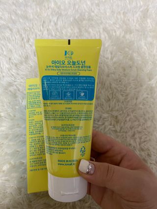 IO 아이오 오늘도 넌 눈부셔 - 데일리 스크럽 클렌징폼 — 5점을 준 리뷰어가 2021년 3월 올린 사용 사진