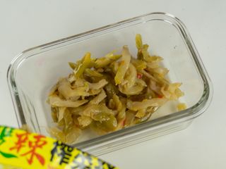 루시델리 야미하우스 홍콩 스파이시 프리미엄 짜사이 무침 500g — 5점을 준 리뷰어가 2024년 7월 올린 사용 사진