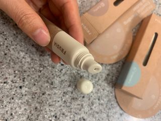 [후르디아] 올리브영 착한보습 비건 립버터 2종 — 5점을 준 리뷰어가 2022년 12월 올린 사용 사진