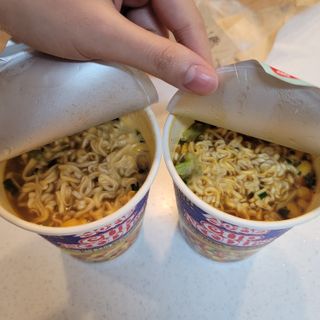 NISSIN 닛신 컵누들  4종 - 씨푸드오리지날, 씨푸드 스파이시, 씨푸드 커리, 씨푸드 XO소스 — 5점을 준 리뷰어가 2022년 11월 올린 사용 사진