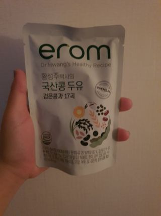 이롬 황성주 박사의 국산콩 두유 검은콩과 17곡 프리미엄 — 4점을 준 리뷰어가 2021년 5월 올린 사용 사진
