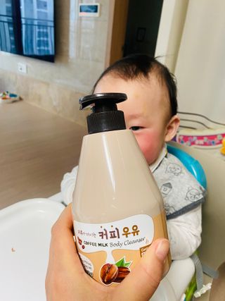 [과일나라] 피부가 마시는 커피우유 바디클렌저&바디로션 — 3.5점을 준 리뷰어가 2022년 3월 올린 사용 사진