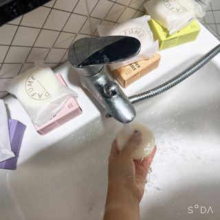 (릴스캠용)다퓸 바이 코코도르 시그니처 센티드 비누 100g — 5점을 준 리뷰어가 2024년 8월 올린 사용 사진