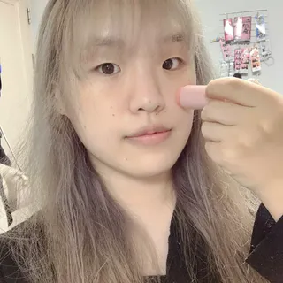 바르는뷰티 데생멀티밤 식물유래성분 97 저분자콜라겐 피부수분 미백 주름개선 멀티밤스틱 — 5점을 준 리뷰어가 2021년 10월 올린 사용 사진