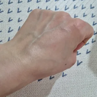 [AHC] 세이프온 에센스 선크림 올리브영 스페셜 증정 기획세트 — 4.5점을 준 리뷰어가 2022년 6월 올린 사용 사진